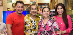 Anh em Lý Hùng, Lý Hương tổ chức tiệc mừng thọ cho NSND Lý Huỳnh