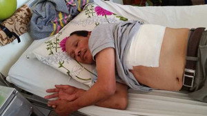 Nửa đêm, người đàn ông 65 tuổi bị 2 kẻ lạ mặt xông vào nhà đánh đập dã man