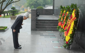 Nhà vua và Hoàng Hậu Nhật Bản viếng Lăng Chủ tịch Hồ Chí Minh
