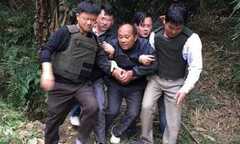 Vận chuyển 39 bánh heroin, dùng súng K59 nã đạn vào cảnh sát