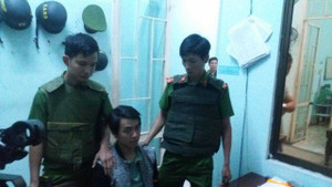 Cầm dao xông vào ngân hàng cướp 50 triệu đồng