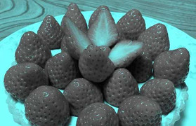 Cư dân mạng 'nát óc' tìm màu thật của đĩa dâu tây