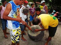 Người dân Brazil phát hoảng vì quả cầu khổng lồ bí ẩn từ trên trời rơi xuống