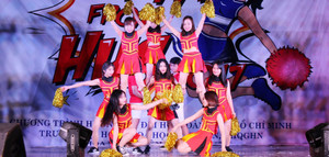 Nữ sinh ĐH Khoa học Tự nhiên khoe vẻ nóng bỏng trên nền nhạc sôi động