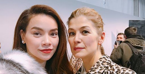 Hồ Ngọc Hà gặp gỡ nữ minh tinh Gone Girl tại Paris Fashion Week