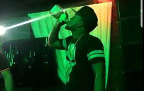 Nốc cạn chai rượu mạnh để thắng cược 14 triệu đồng, chàng trai chết vài phút sau đó