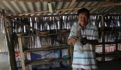 Chuyện lạ về người đàn ông thành triệu phú nhờ cho chim nghe nhạc sến