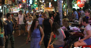 Cướp vỉa hè ở phố 'Tây' Bùi Viện: 'Dẹp không được, không dẹp cũng không xong'