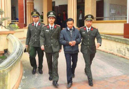 Không được thăng chức, bí thư xã vu khống bí thư huyện ngủ với nữ cán bộ