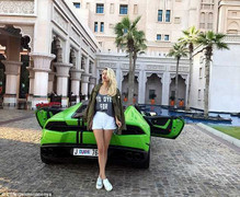 Vẻ đẹp nóng bỏng của chân dài Nga bị Mỹ nghi là gián điệp