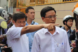 Bị ông Đoàn Ngọc Hải xử lý, chủ quán cơm cướp vỉa hè phản ứng gay gắt