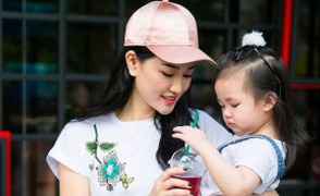 Maya khoe con gái Bồ Câu đáng yêu tung tăng trên phố