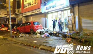 Ô tô đâm điên loạn, nhiều người bị thương ở Hà Nội: Tiếng la hét chấn động cả khu phố