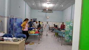 Hàng trăm công nhân ở Bình Dương nhập viện sau bữa ăn trưa