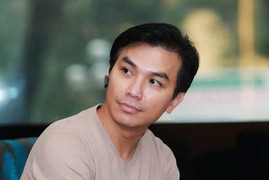 Mạnh Quỳnh giản dị xuất hiện tại Hà Nội