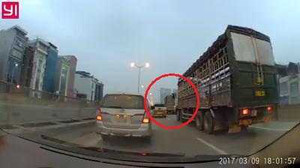 Clip: Xe tải và xe Ranger hùng hổ tạt đầu, khiêu khích nhau trên đường vành đai