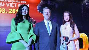 Hoa hậu Mỹ Linh, Đại sứ Mỹ Ted Osius choáng ngợp trước bom tấn 'Kong: Skull Insland'