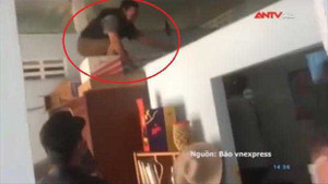 Cận cảnh đột kích bắt đối tượng đâm trọng thương trưởng phòng ở Vĩnh Long