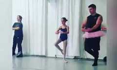 Khoảnh khắc các ông bố thẹn thùng mặc váy, múa ballet cùng con gái