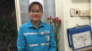 Nữ nhân viên sân bay trả lại 150 triệu đồng cho khách bỏ quên