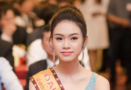 'Cô gái vàng’ của Hoa hậu Việt Nam quyến rũ ở Lễ hội cà phê