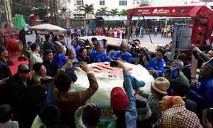 Ngư dân Sầm Sơn dâng bánh giầy 2 tấn lên thần Độc Cước