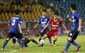 Cầu thủ trẻ Trần Đình Khương lên tuyển Việt Nam thay Đình Luật