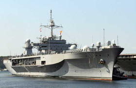 Cựu đô đốc Mỹ hầu tòa vì bê bối đổi tin mật lấy gái mại dâm