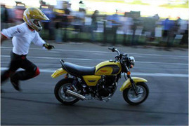 Clip: Dở khóc dở cười với những pha 'bốc đầu' hỏng của các 'quái xế'