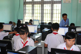 Trao 'Học bổng STF – PHẠM PHÚ THỨ' tại Bến Tre