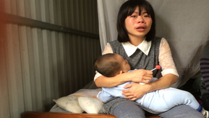 Bắt con cởi truồng, đứng giữa trời mưa rét: Người mẹ nói gì?