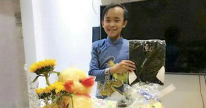 Hồ Văn Cường nhận được 'núi' quà trong ngày sinh nhật