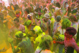 Chìm đắm trong sắc màu của lễ hội đặc trưng Ấn Độ tại Hà Nội