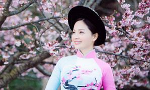 Lan Phương đẹp dịu dàng với tà áo dài trên đất Nhật Bản