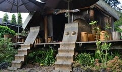 Giải mã những bộ ngực đàn bà trên cầu thang của người Ê đê