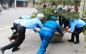 Thành phố Huế cũng rầm rộ vào cuộc dẹp 'cướp' vỉa hè