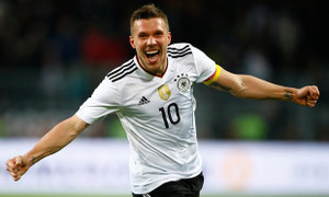 'Hàng thải' Arsenal lập siêu phẩm, Đức nhẹ nhàng vượt tuyển Anh