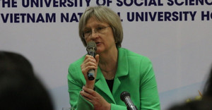 Hiệu trưởng ĐH Harvard: ‘Tôi thường xuyên làm mẹ đau đầu’