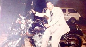 'Huyền thoại bắt cướp đất Cảng': Siêu xe và chiếc mũ trắng