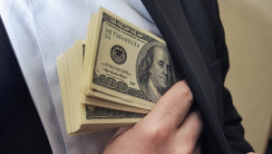 Trưởng phòng Tư pháp nhận tiền ‘bôi trơn’ làm thủ tục kết hôn