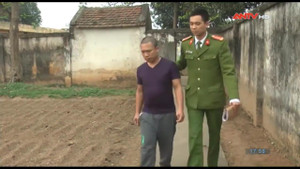 Bắt kẻ lăng mạ, cầm can dầu ném công an trọng thương ở Phú Thọ