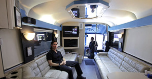 Bên trong xe buýt giải rượu như thiên đường của 'ma men' Mỹ