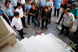 Bị đập bỏ công trình lấn chiếm vỉa hè, chủ khách sạn 5 sao phản ứng gay gắt