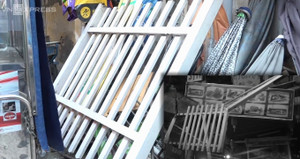 Video: Biệt thự hoang chật kín tang vật vi phạm của quận 1