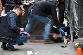 Video sốc: Cựu nghị sĩ Nga bị bắn chết giữa ban ngày trên đường phố Kiev