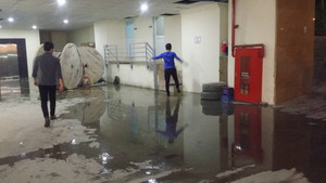 Chung cư Hồ Gươm Plaza rò rỉ bể phốt, bốc mùi hôi thối