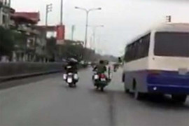 Cảnh sát cơ động Quảng Ninh truy đuổi xe vi phạm như phim hành động