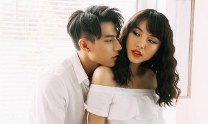 Isaac hé lộ ảnh cưới lãng mạn trên biển