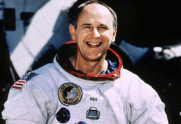 Phi hành gia tàu Apollo 12 tin có người ngoài hành tinh