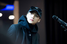 Sơn Tùng M-TP miệt mài tập luyện cho buổi họp fan tại Hàn Quốc